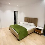 Apartament In Emerald