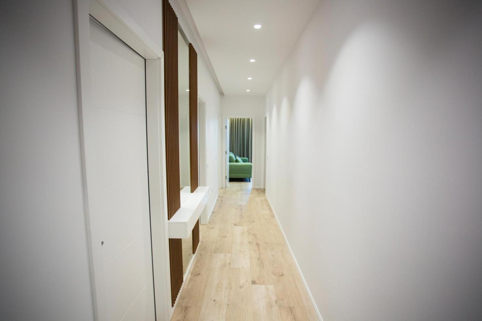 In Emerald Apartament