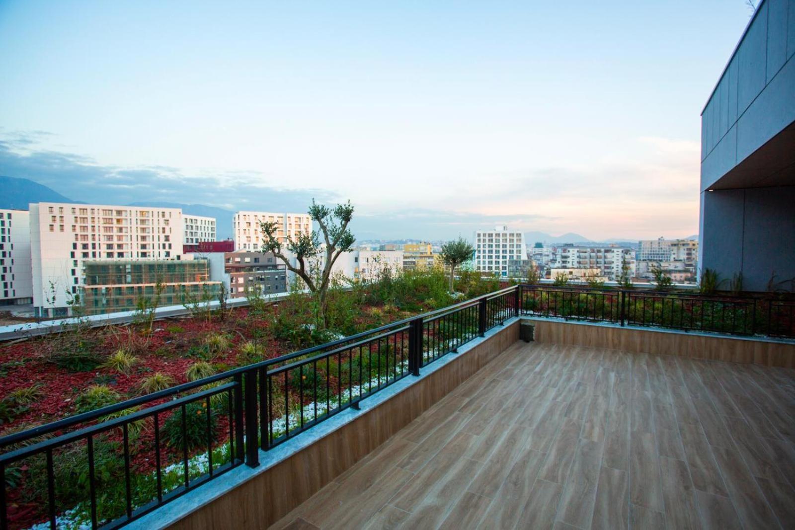 In Emerald Apartament